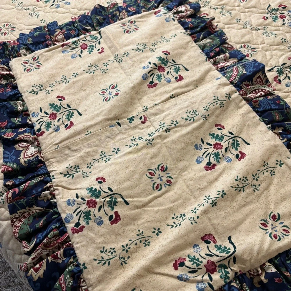N/A quilted bedspread